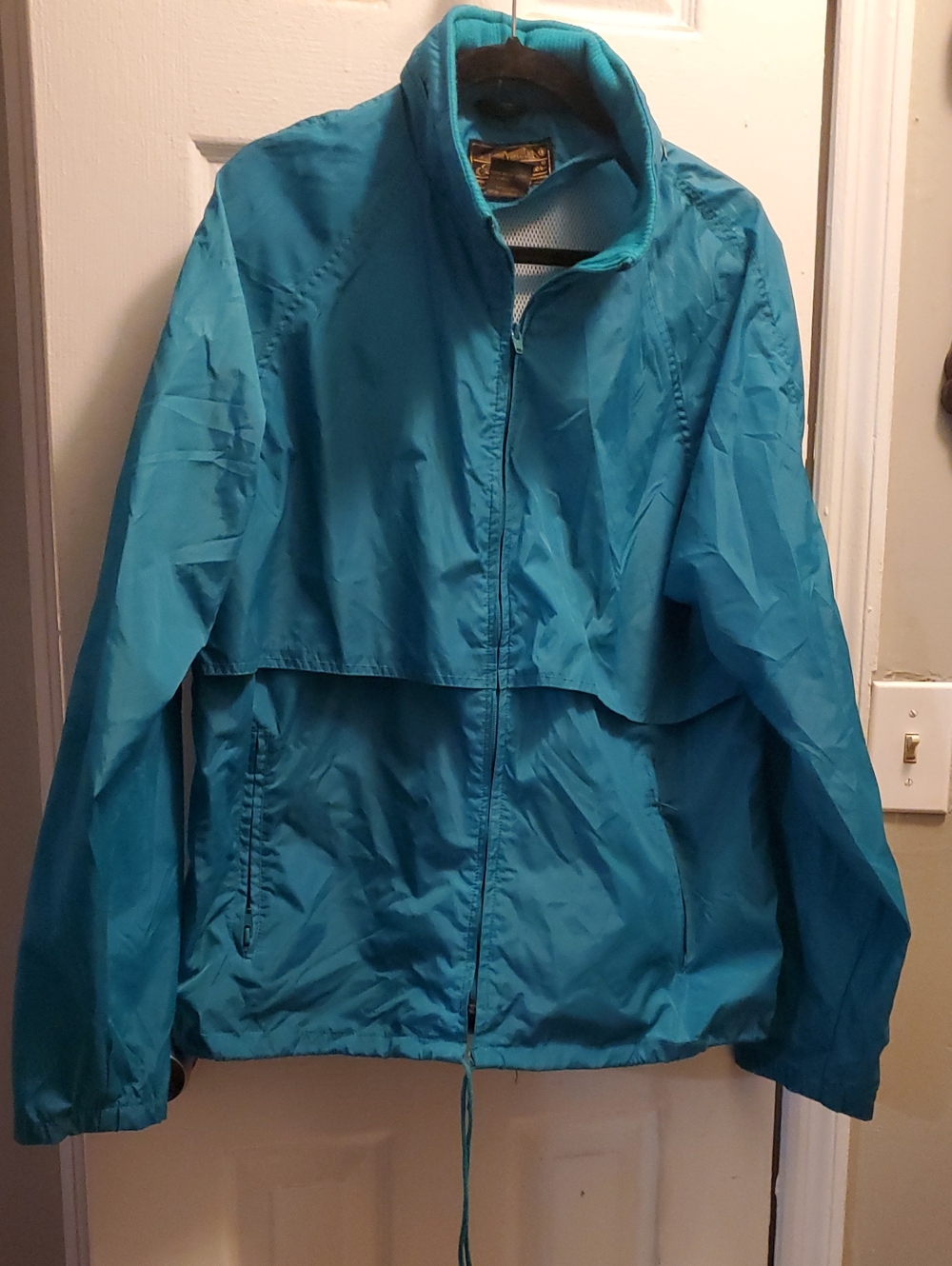 Eddie Bauer Bright Teal Lightweight Utility Jacket With Storage Bag.